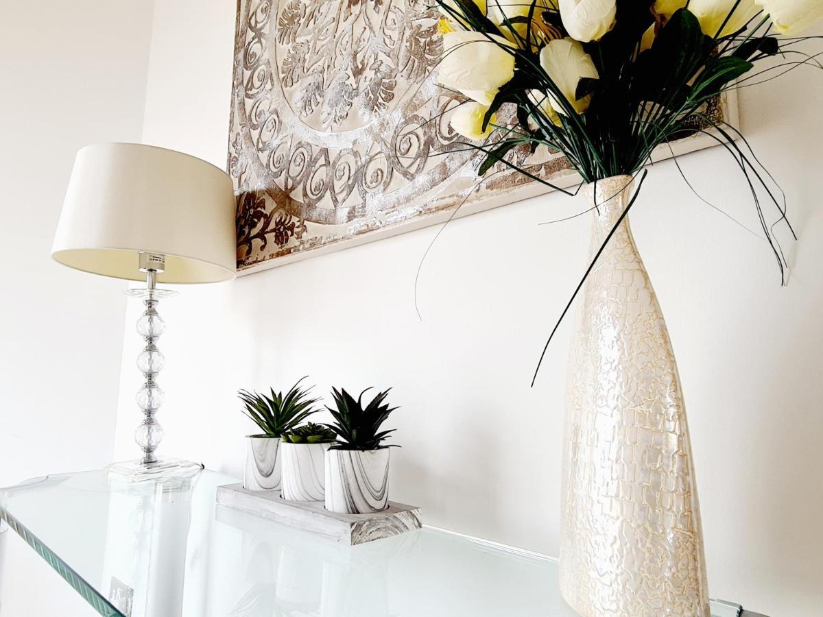 Seas The Day - Beachfront Apartment - Sleeps 4 Ramsgate Exterior foto
